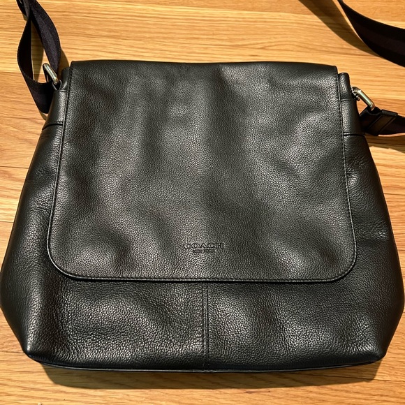 Coach Messenger Bag - Picture 2 of 4